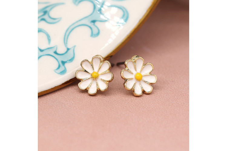 Golden daisy stud earrings with enamel