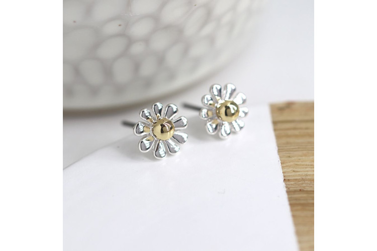 Pom Silver plated and golden daisy stud earrings