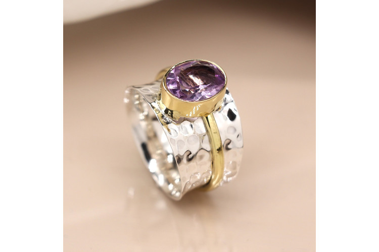 Sterling silver beaten spinning ring with amethyst