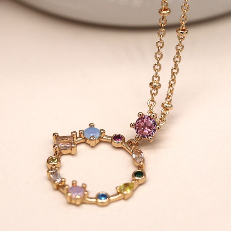 Golden decorative circle necklace with mixed crystals